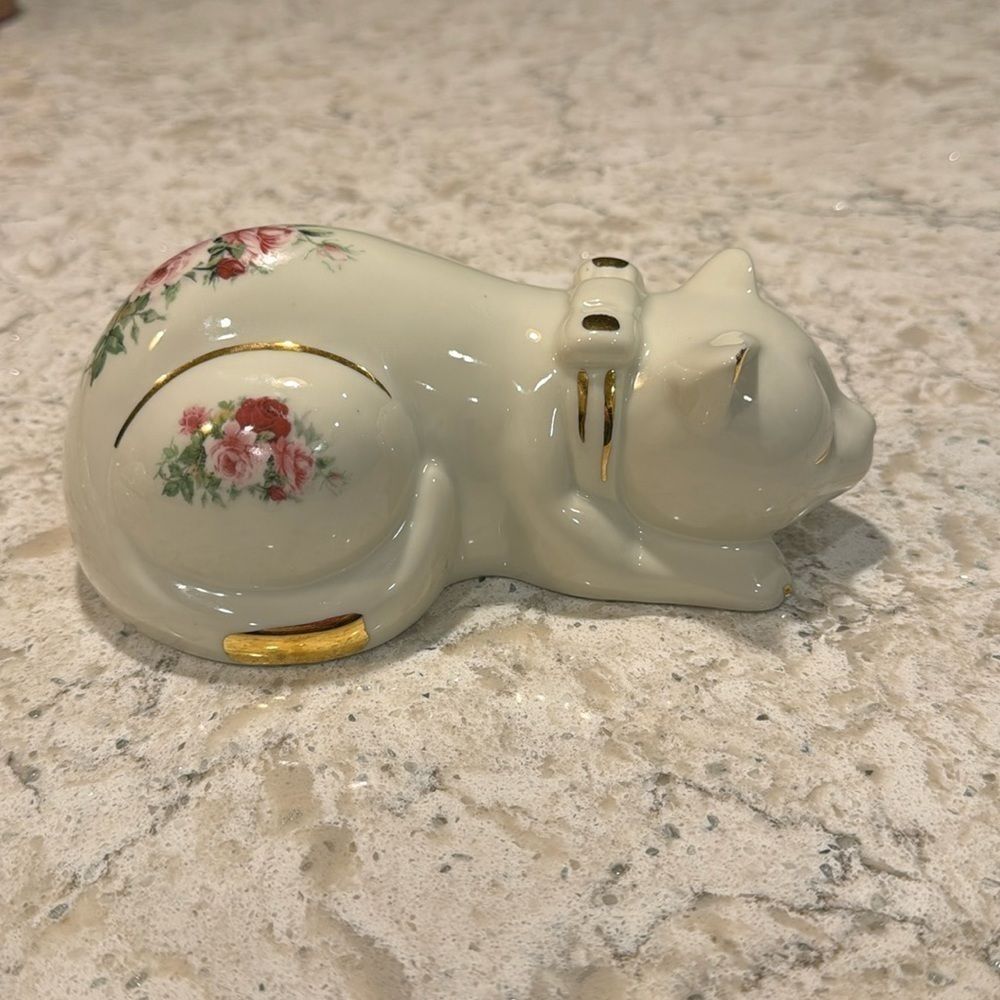 FORMALITIES by BAUM BROS~ECRU WHITE~PORCELAIN~SLEEPY CAT FIGURINE~VERY NICE~BR